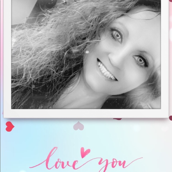 Meet your Posher, Nikki - Picture 3 of 6